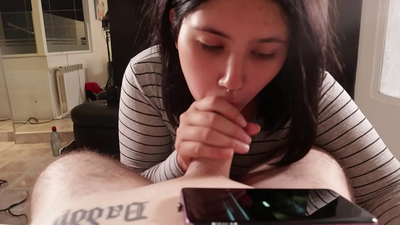 Bríndome á miña irmá mentres ve a Disney [Cum]